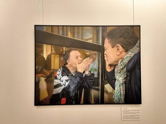 El Servicio de Bibliotecas y Documentación de la Universitat de Valncia (UV) exhibe la muestra 'Pandemia: miradas de una tragedia'.