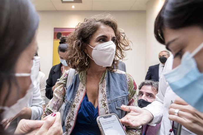 La ministra de Hacienda y Función Pública, María Jesús Montero, en una sesión de control al Gobierno en el Senado, a 5 de octubre de 2021, en Madrid, (España). 