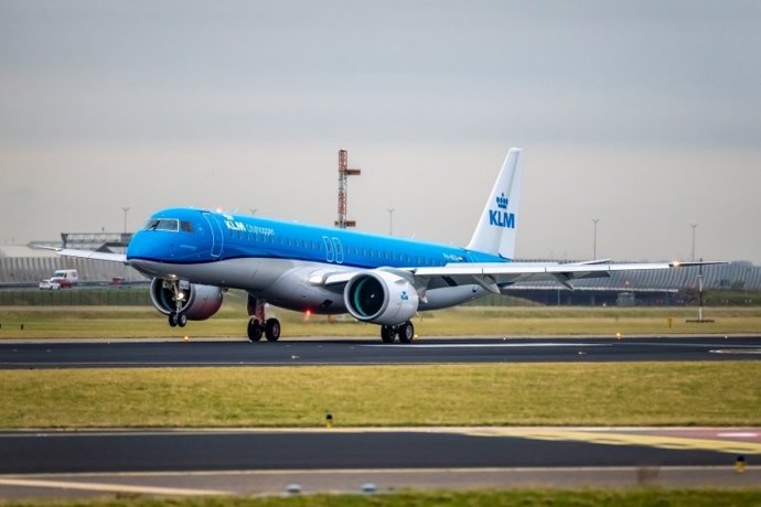Archivo - KLM Cityhopper recibe su primer Embraer 195-E2