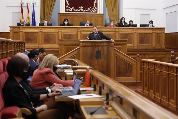 El presidente de Castilla-La Mancha, Emiliano García-Page, durante su intervención en el Debate sobre el Estado de la Región