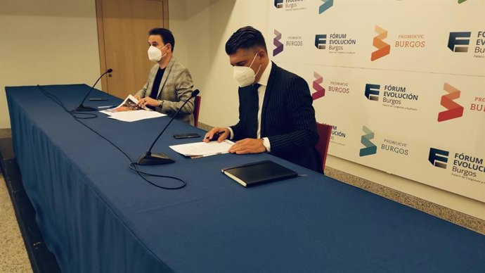 El gerente del Fórum Evolución, Juan José Pastor, y el vicealcalde de Burgos, Vicente Marañón.