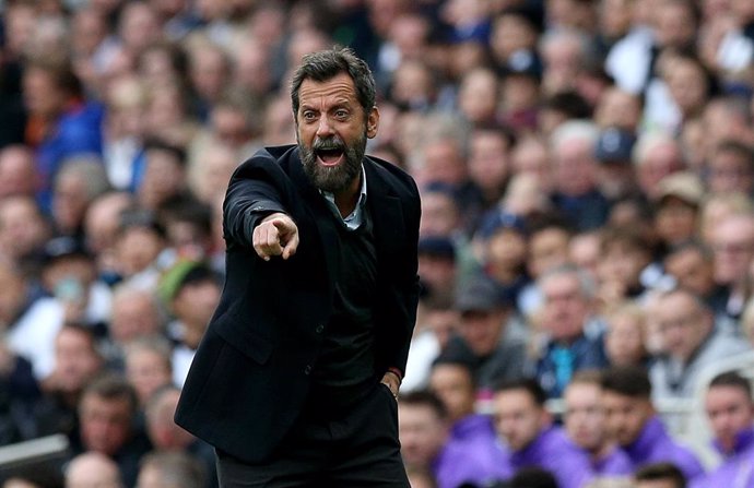 Archivo - 19 October 2019, England, London: Watford's manager Quique Sanchez Flores gestures on the touchline during the English Premier League soccer match between Tottenham Hotspur and Watford at Tottenham Hotspur Stadium. Photo: Jonathan Brady/PA Wir