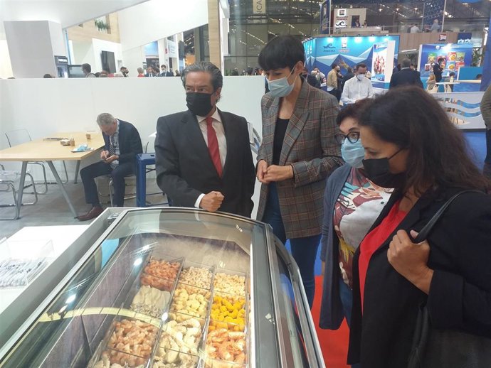 El vicepresidente de Conxemar, Eloy García; la portavoz nacional del BNG, Ana Pontón; la diputada Carmela González; y la representante del BNG en Europa, Ana Miranda, en la feria Conxemar 2021.