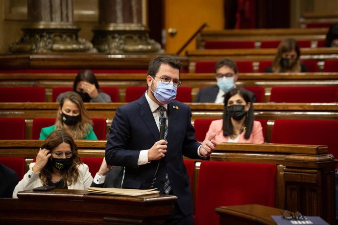 El president de la Generalitat, Pere Aragons, interviene en la segunda sesión del Pleno en el Parlament de Cataluña, a 6 de octubre de 2021, en Barcelona, Cataluña (España). Durante esta sesión de control, el Govern de la Generalitat responde a cuestio