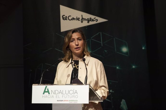 La directora regional para Andalucía Occidental y Extremadura de el Grupo El Corte Inglés., Carmen Moreno, interviene en el foro económico 'Andalucía hacia el futuro' organizado por Europa Press.