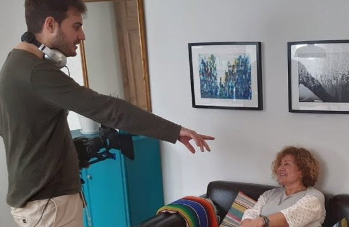 Tonet Ferrer durante el rodaje de 'El puré' con la actriz Marga Sánchez