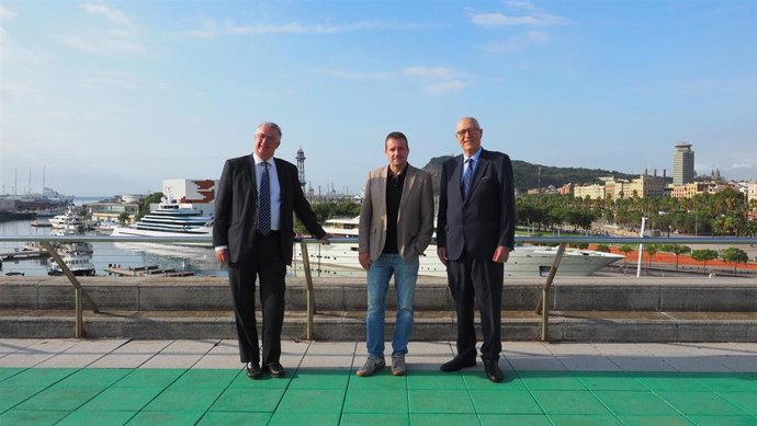 Juli de Miquel y Antoni Bosch, del Tribunal Aributral de Barcelona, y Miquel Martí, CEO de Tech Barcelona.