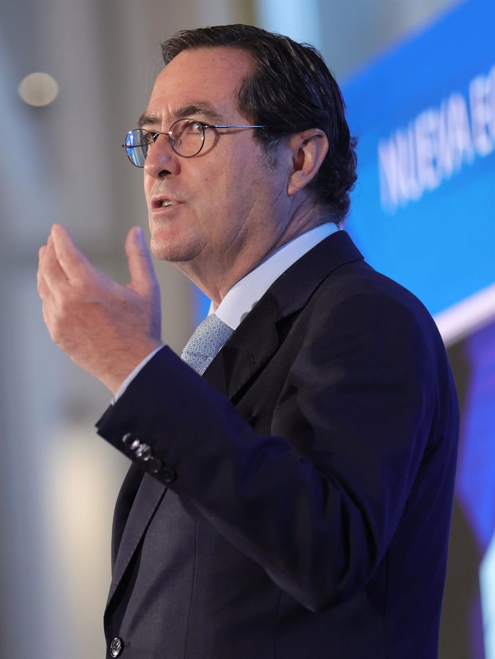 El presidente de la CEOE, Antonio Garamendi, interviene en el desayuno Forum Europa, organizado por Nueva Economía Forum, en el Hotel Mandarin Oriental Ritz, a 6 de octubre de 2021, en Madrid (España).