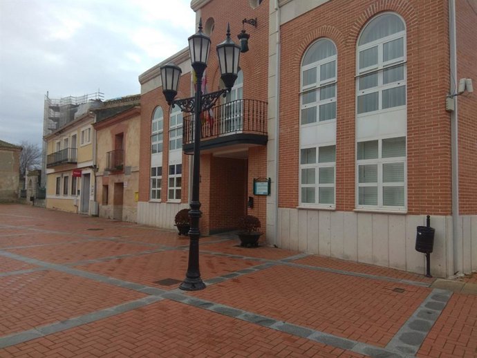 Archivo - La oposición en Aldeamayor denuncia irregularidades en el contrato de mantenimiento de los jardines