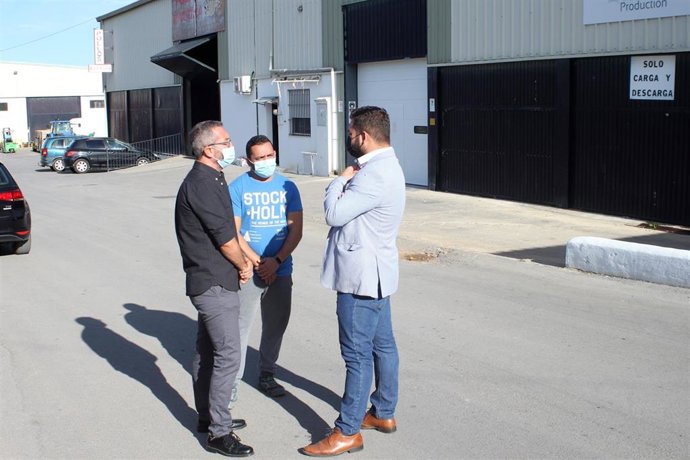 Miguel Rodríguez con el alcalde de Puerto Serrano