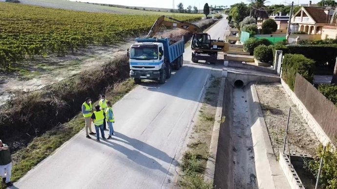 El responsable del área de Cooperación y Asistencia a Municipios de Diputación de Cádiz, Javier Pizarro, durante su visita a las carreteras afectadas de Jerez.