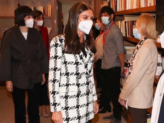 La Reina ha viajado hasta el Monasterio de Ayuso, en San Millán de la Cogolla, para presidir la clausura del Seminario sobre divulgación científica y periodismo