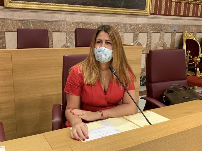 La portavoz del grupo municipal Adelante Sevilla, Susana Serrano, en el Salón de Plenos.