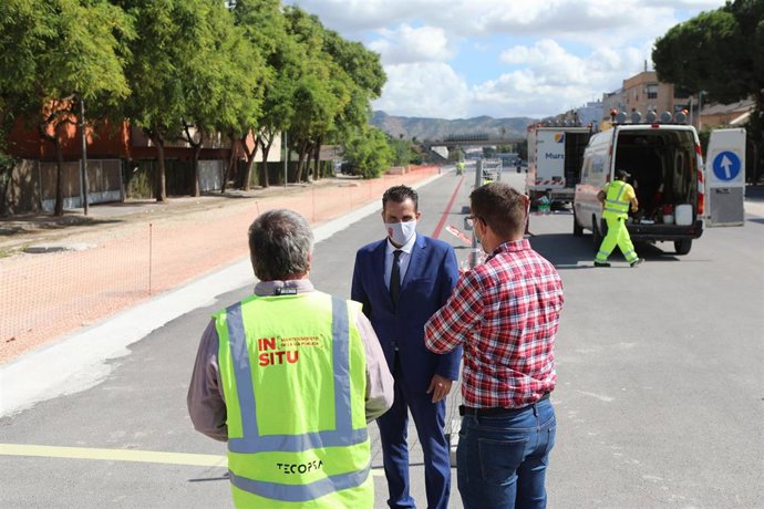 El vicealcalde Mario Gómez visita la zona para supervisar el inicio de las actuaciones