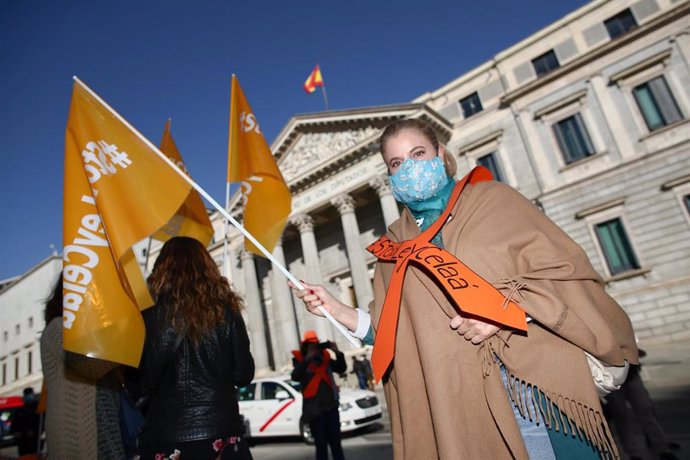 Archivo - Manifestación contra la LOMLOE ('Ley Celaá') en el Congreso convocada por colectivos de la educación concertada