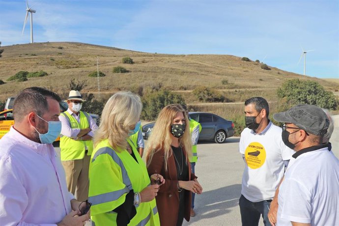 Archivo - La delegada de la Junta de Andalucía en Cádiz, Ana Mestre, durante la visita a los trabajos de ensanche y refuerzo del firme de la carretera A-389 entre Paterna de Rivera y Medina Sidonia.