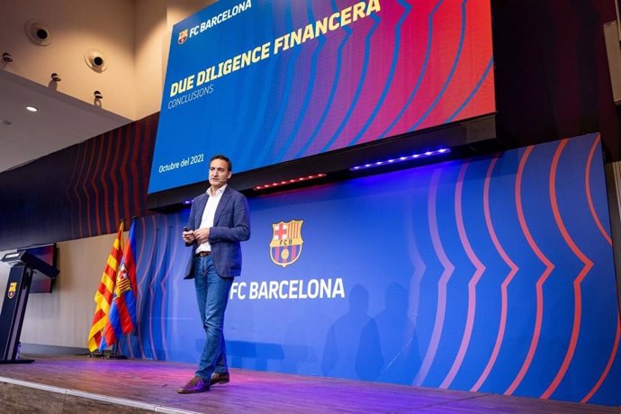 El director general del FC Barcelona, Ferran Reverter, explica la 'Due Diligence' encargada por el club para saber el estado económico y financiero en marzo de 2021, en una comparecencia en el Auditori 1899 el 6 de octubre de 2021