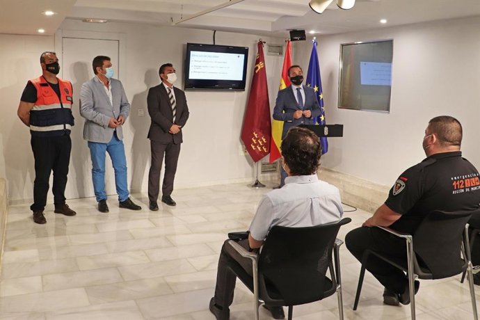 De izquierda a derecha, el gerente el Consorcio de Extinción de Incendios y Salvamento, el director general del Medio Natural; el director general de Seguridad Ciudadana y Emergencias y el consejero de Transparencia, Participación y Administración Públi