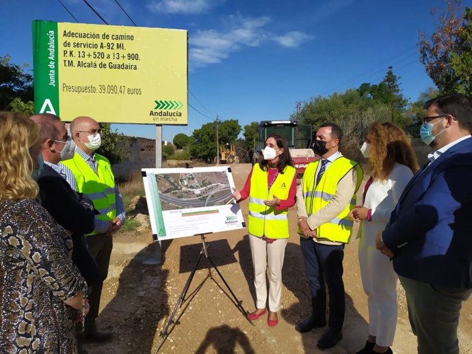 Visita a las obras del camino del centro de internamiento El Limonar en Alcalá de Guadaíra