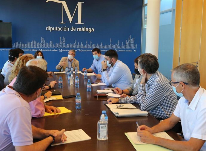 El presidente de la Diputación de Málaga, Francisco Salado, pide agilidad al Gobierno para concretar las ayudas a los afectados por el incendio de Sierra Bermeja en una reunión con cuatro alcaldes de la zona