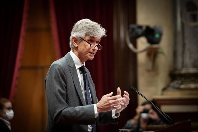El conseller de Salud de la Generalitat, Josep Maria Argimon, interviene en la segunda sesión del Pleno en el Parlament 