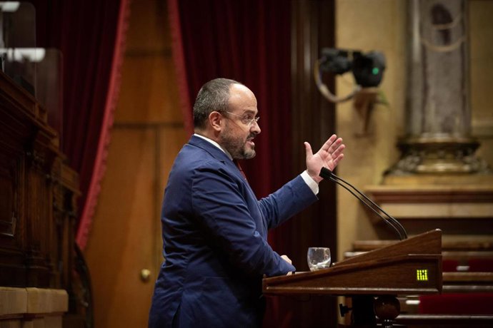 El presidente del PP de Cataluña, Alejandro Fernández, interviene en la segunda sesión del Pleno en el Parlament de Cataluña, a 6 de octubre de 2021, en Barcelona, Cataluña (España). Durante esta sesión de control, el Govern de la Generalitat responde a