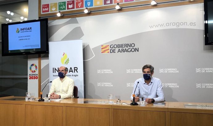 El director general de Medio Natural y Gestión Forestal, Diego Bayona, y el jefe de servicio de gestión de los incendios forestales y coordinación, Jorge Crespo