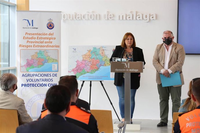 Natacha Rivas, vicepresidenta cuarta de la Diputación; y el diputado de SEguridad y Emergencias, Manuel Marmolejo