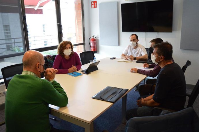 Pilar Garrido y Rául Arza en al reunión entre Podemos Ahal Dugu y UGT Euskadi