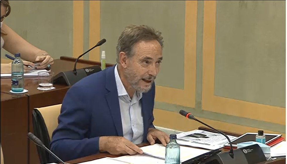 Archivo - Imagen de archivo del  parlamentario socialista Felipe López interviniendo en una comisión del Parlamento andaluz
