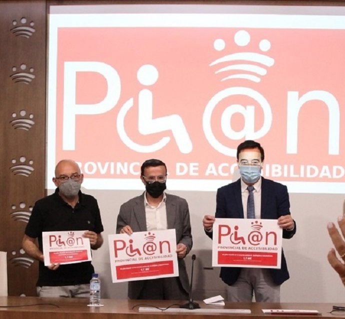 Foto de archivo de presentación del Plan Accesibilidad de la Diputación de Badajoz.