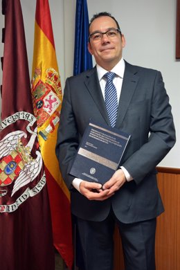 Archivo - El enfermero y director del Observatorio Enfermero del Consejo General de Enfermería de España, José Luis Cobos Serrano