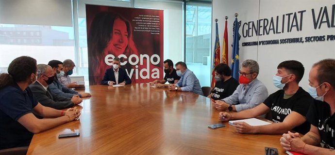 El conseller de Economía Sostenible, Rafa Climent, reunido con el Comité de Empresa de Pilkington