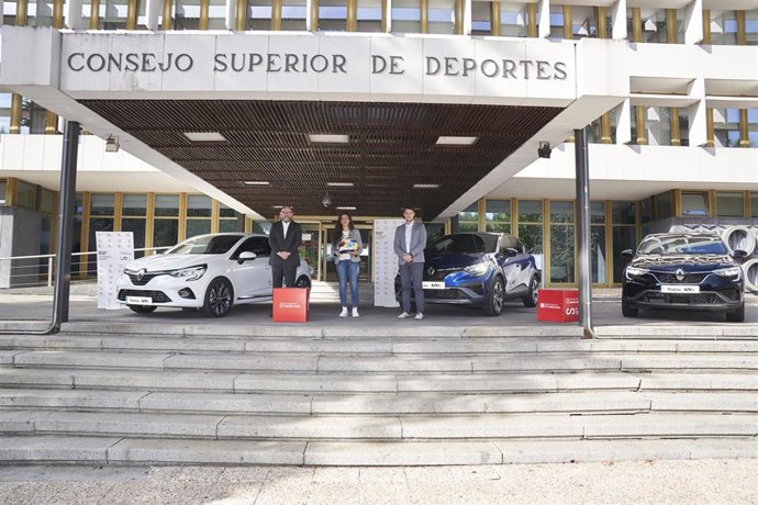 Renault cede tres vehículos híbridos a la Fundación Deporte Joven del CSD.