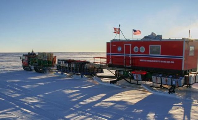 Se perforaron cuatro núcleos de hielo de la Antártida continental en la Antártida Oriental, incluidos dos como parte de la Travesía Científica Antártica del Año Polar Internacional Noruego-Americano.