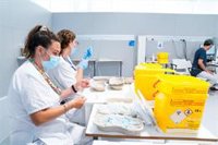 Satse ve "irrealizable" simultanear vacunación de gripe, covid y triaje de primaria "sin refuerzo de personal"