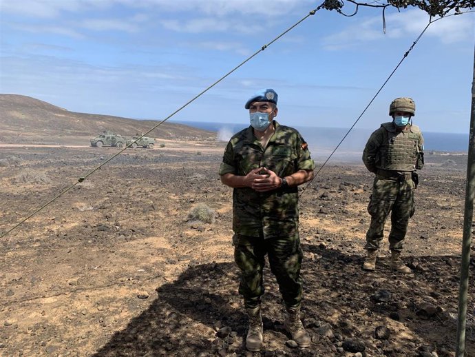 General de la Brigada del Líbano del contingente de Canarias, Ramón Armada, en una zona del campo de tiro en 'La Isleta' en el Cuartel General Alemán Ramírez