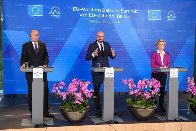 06 October 2021, Slovenia, Kranj: (L-R) Slovenian Prime Minister Janez Jansa, President of the European Council Charles Michel and President of the European Commission Ursula von der Leyen attend a press conference on the second day of the EU-Western Ba