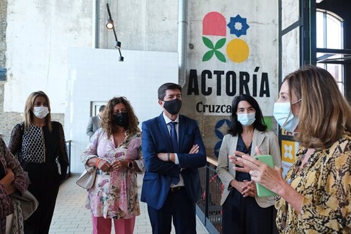 El vicepresidente de la Junta de Andalucía, Juan Marín, en su visita a la Factoría Cruzcampo