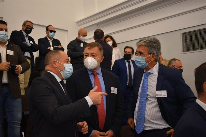 El alcalde de Albacete, Emilio Sáez,