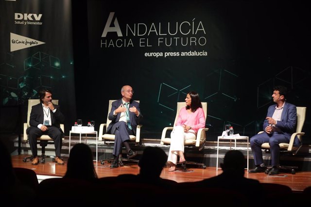 Mesa redonda sobre la integración social dentro del foro 'Andalucía hacia el futuro' de Europa Press, en la Fundación Cajasol.