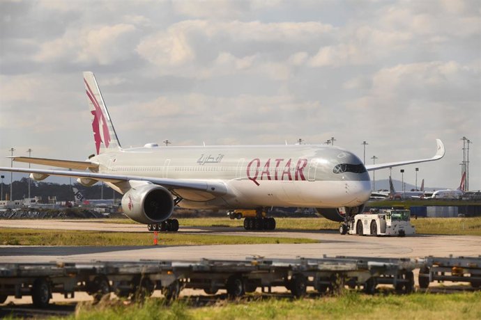 Archivo - Avión de Qatar Airways