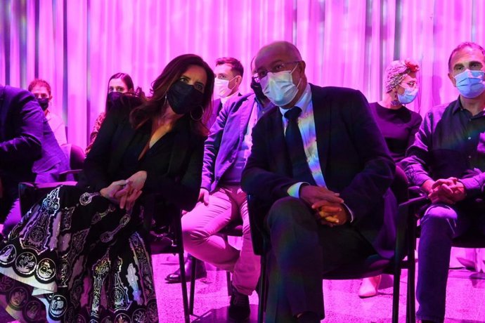 La consejera de Empleo e Industria, Ana Carlota Amigo, y el vicepresidente del Gobierno autonómico, Francisco Igea, en un desfile de la Pasarela de la Moda.