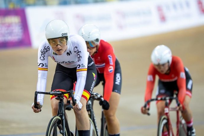 La española Eukane Larrarte durante la eliminación del Europeo de Ciclismo en Pista 2021