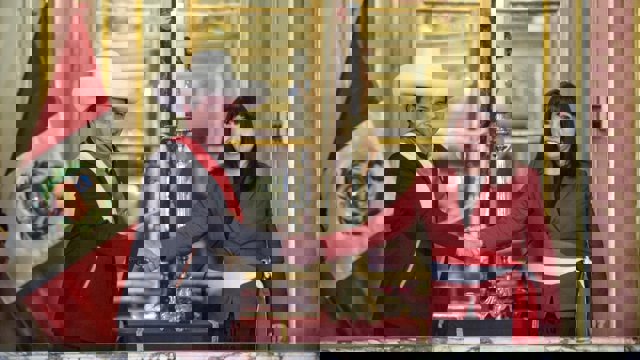 El presidente de Perú, Pedro Castillo, con la excongresista Mirtha Vásquez, tras su juramentación como primera ministra.