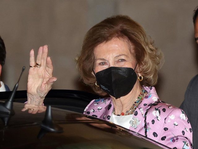 La Reina Emérita, abandonando los Premios de la Fundación Mapfre