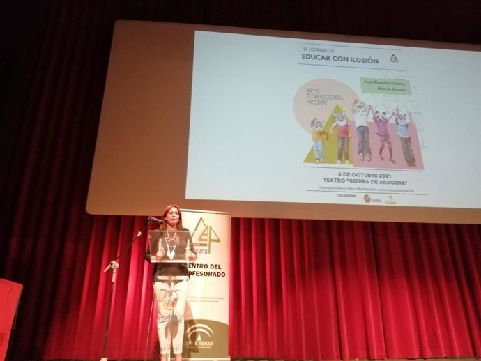 La delegada territorial de Educación y Deporte en Huelva, Estela Villalba.