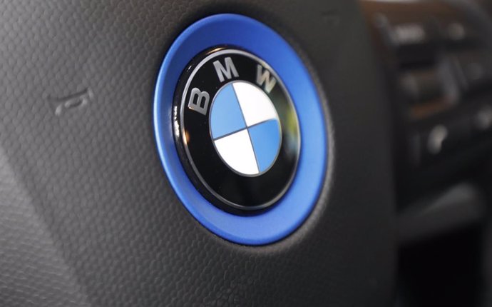 01 October 2021, Spain, Barcelona: BMW logo is pictured on a car at the Automobile Barcelona motor show. Photo: Clara Margais/dpa