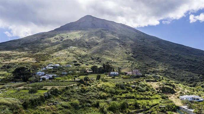 Archivo - Isla de Estrómboli, en Italia