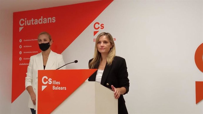 La portavoz de Cs en el Ayuntamiento de Palma, Eva Pomar; y la coordinadora autonómica de la formación, Patricia Guasp.